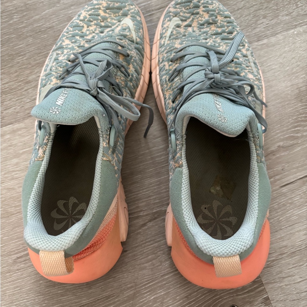 Nike Free Run  - Light Blue and Coral - Picture 3 of 5